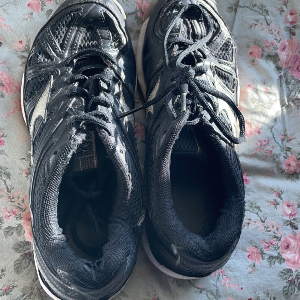 Volleyball shoes